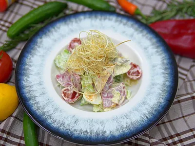 Салат с Сырам Чечил