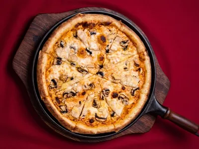 Funghi con Pollo  pizza