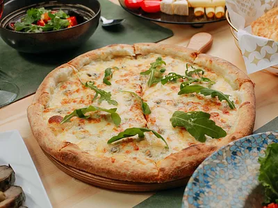 To‘rt pishloqli pizza